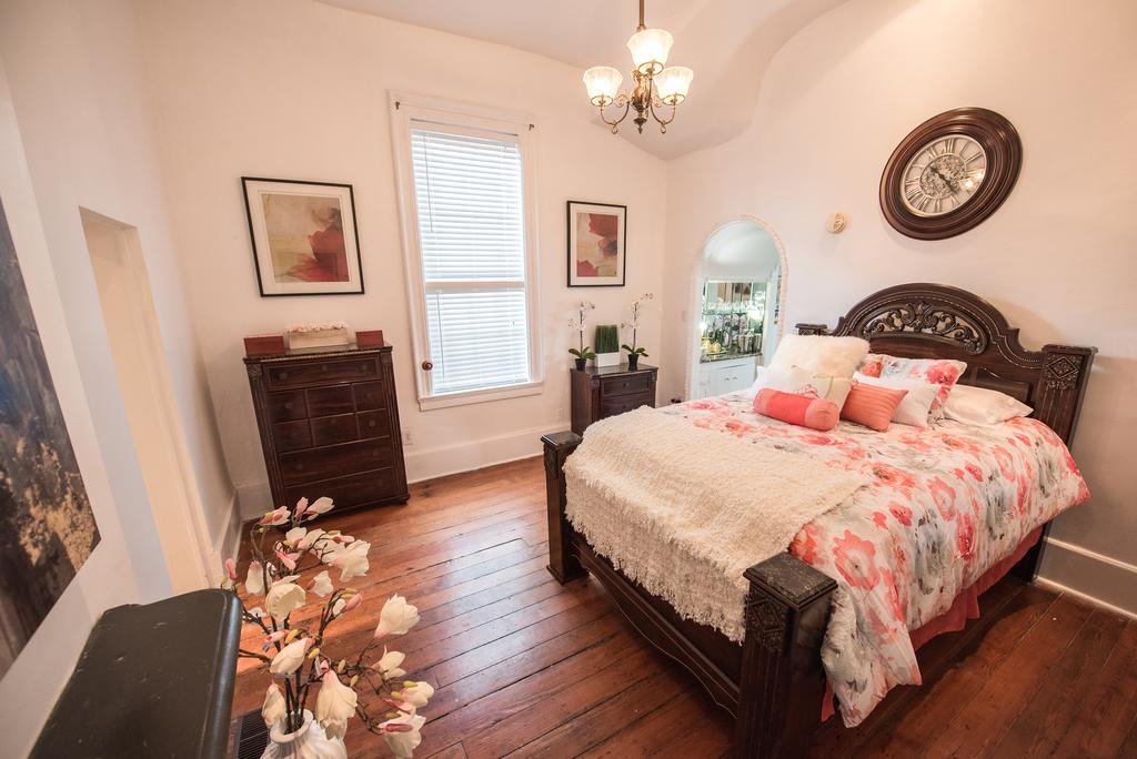 Downtown Shellcrest Apartment