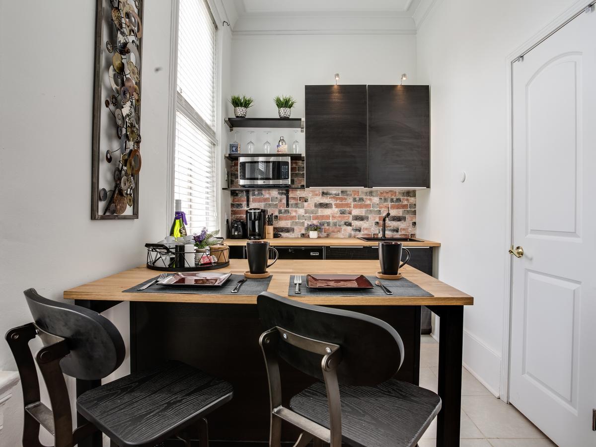 Downtown Shellcrest Apartment